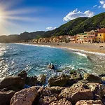 - Loft A Due Passi Dal Mare Savona